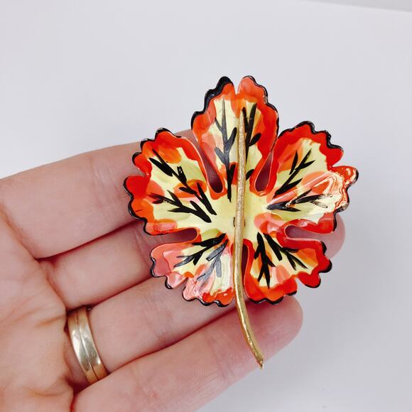 VTG Mid Century Brooch Enamel Leaf Fall Autumn Colors Colorful Metal 50s Jewelry - Picture 2 of 11